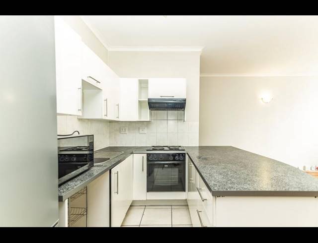 2 BEDROOM APARTMENT FOR SALE IN CAPE TOWN CITY CENTRE